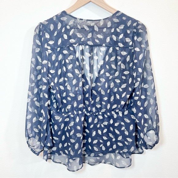 Veronica M Leaf Printed Navy and White 3/4 Sleeve Tie Front Blouse Size Medium - Picture 6 of 15